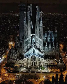 عمارت Sagrada Familia در شهر بارسلونا