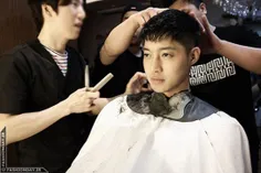 هیون در حال کوتاه کردن مو برای رفتن به سربازی