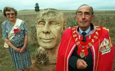 در 1969 شخصی بنام لئونارد کازلی در مزرعه اش در استرالیا ا