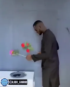 نقاشی حرفه ای به صورت وارونه با دوشاخه گل. 😐😐