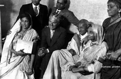 مهاتما گاندی و چارلی چاپلین در لندن 1931  میلادی #جهان_قد