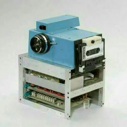نخستین دوربین دیجیتال جهان، سال ۱۹۷۵