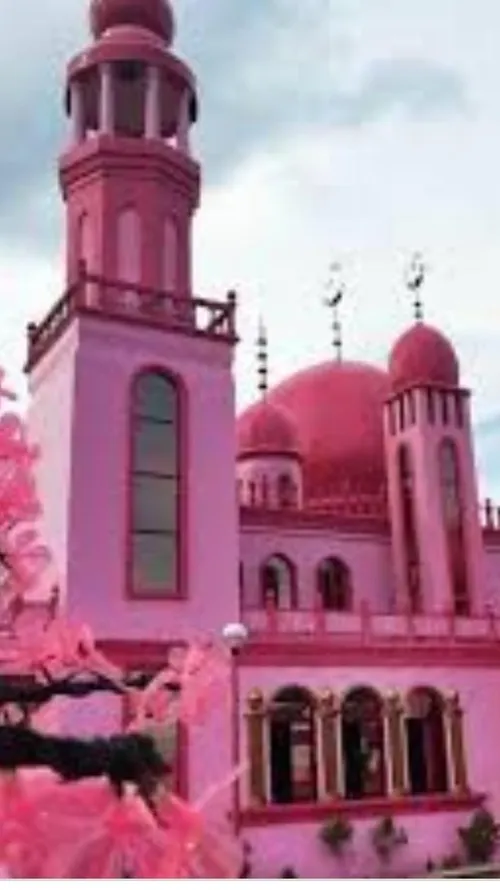 بخون مسجد Dimaukom در فیلیپین که به مسجد صورتی معروف است.