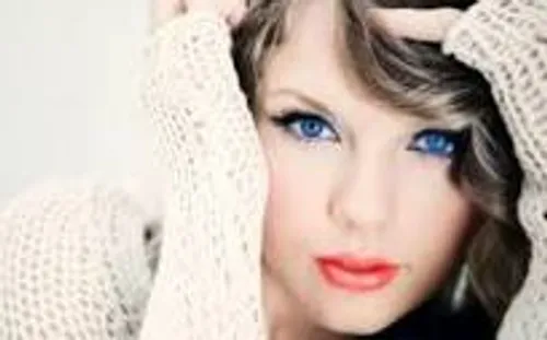 taylor swift beautiful blue eyes