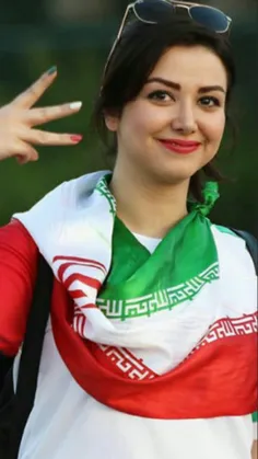 باارزوی پیروزی تیم فوتبال ایران...