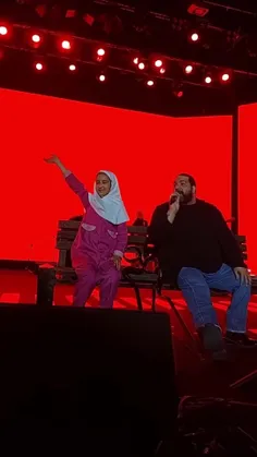 رضا صادقی خواننده محبوب، در کنسرت خود در برج میلاد میزبان