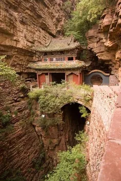 غار پل ماه، هونان ، چین
