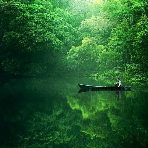 طبیعت شگفت انگیز دریاچه تلاگا رمیس در شهر کیربن اندونزی ک