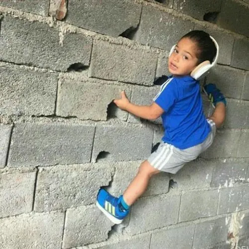 آرات کودک ایرانی است که از سن 2سالگی شروع به ورزش های بدن