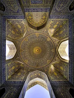 قبل از ورود به "مسجد امام" اصفهان