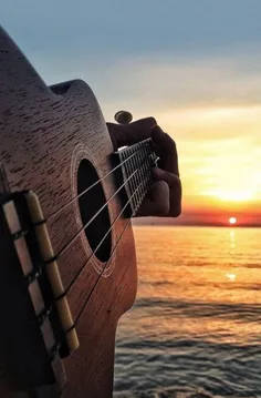 چه زیباست حرف گیتار به دریا