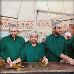 📸 عکسی از حضور امروز «مصطفی راغب» در چایخانه حضرت رضا(ع) 