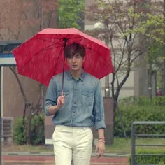کاش منم بغلش زیر چتر بودم کاششششششششش...
