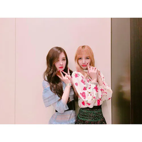 BLACKPINK ROSÉ LISA CHAELISA BESTIES LOVEHERR