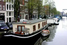 یکی از مواردی که خاص آمستردام است، خانه‌های قایقی است. قا