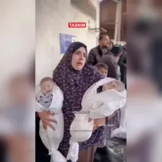 وداع تلخ مادر فلسطینی با کودکانش