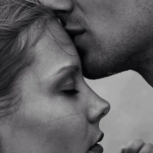 بوسیدن پیشانی تو واجب محض است