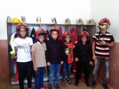 حضور کودکان کار در مکان آتشنشانی به مناسبت هفته آتشنشانی