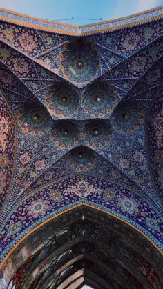 مُقَرنَس یا آهوپای یکی از عناصر تزئینی معماری ایرانی است.
