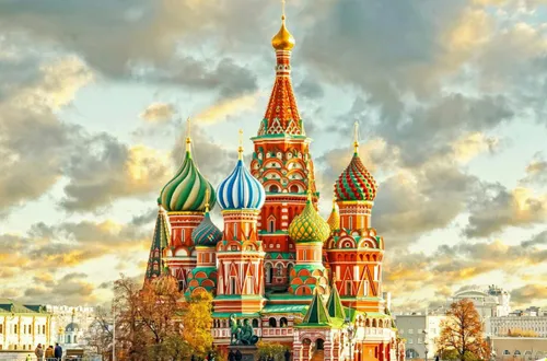 کلیسای بسیار زیبای سنت باسیل در میدان سرخ مسکو که به دستو
