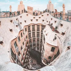 #معماری خیره کننده ی ساختمان کازا میلا در بارسلون اسپانیا