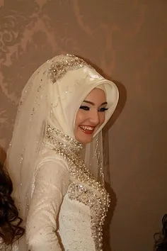 حجاب چیزی از زیبایی عروس کم نمیکنه ....