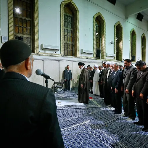 اقامه نماز جماعت مغرب و عشا در پایان محفل انس با قرآن