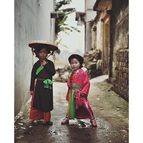 Portrait of cousin sisters (5&3) wear traditional folksin