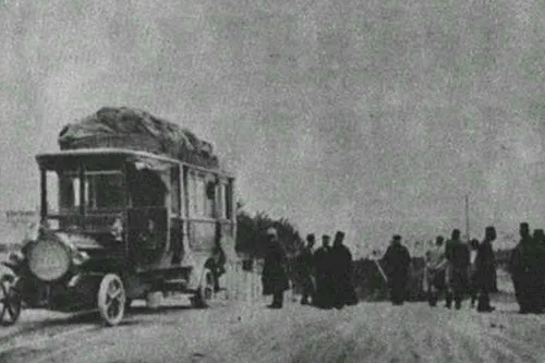 در سال ۱۲۹۰ شمسی، اولین اتوبوس در ایران توسط یک تاجر بلژی