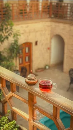 بهش گفتم تو یه استکان چای به من بده ،من بلدم چطور باهاش ش