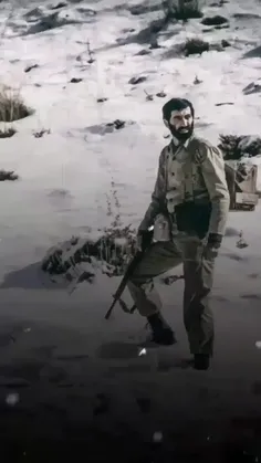 شهید ها از جانشان مایه میگذارند 