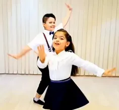 رقص زیبای خواهر و برادر