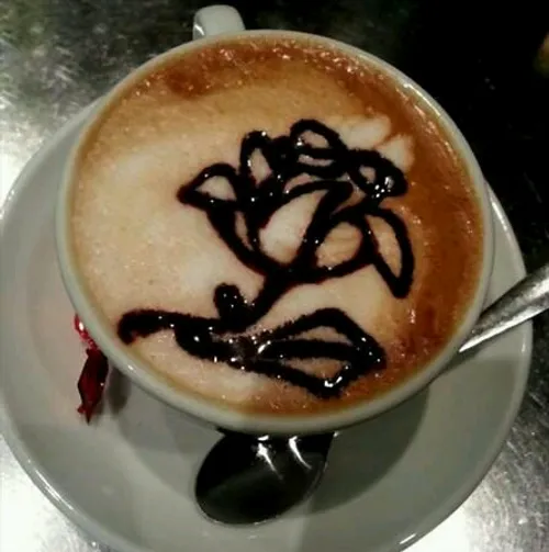 هنرنمایی جالب در تزیین قهوه ☕