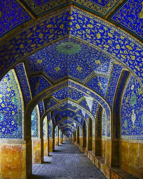 کاشی کاری های خیره کننده مسجد شاه در اصفهان از آثار فاخر 