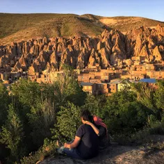 A couple hanging out in quiet hills overlooking Kandovan 