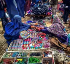 یکی از خوبیهای افغانستان اینه که همه ی لباسها رنگی هستن،ت