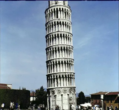 برج کج پیزا در ایتالیا ...