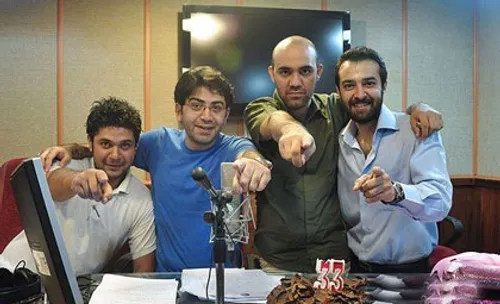 گویندگان رادیو جوان، از چپ به راست حسن اسماعیل پور، فرزاد