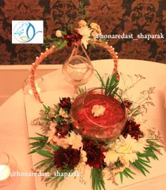 ظرف حنا با گلهای طبیعی و شمع 