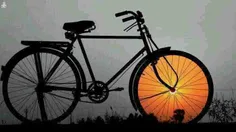 غروب زیبای آفتاب در دوچرخه
