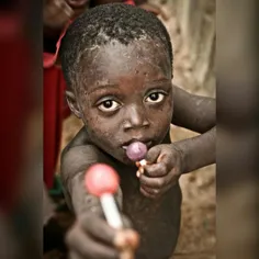 یکی از تاثیرگذارترین عکس های جهان ، کودک آفریقایی فقیری ک