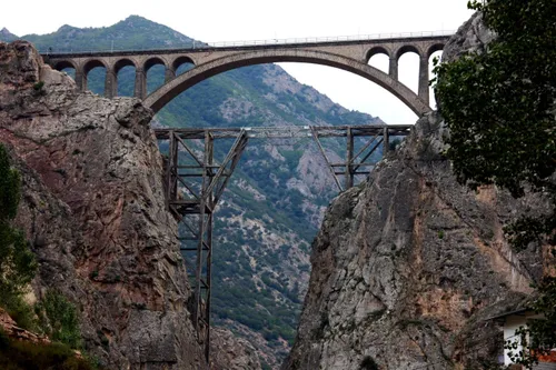 پل وِرِسک از بزرگ ترین پل های راه آهن سراسری ایران است.