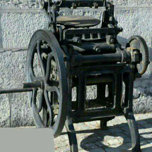 وقتی دستگاه چاپ اختراع شد امپراتوری روم هنوز وجود داشت.