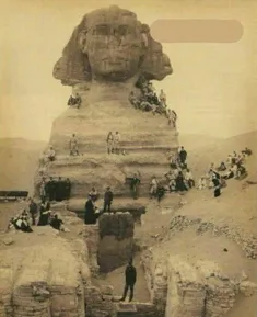 بیرون کشیدن مجسمه " ابوالهول" از زیر خاک و شن پس از قرن ه