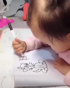 مهارت دختر ۳ ساله چینی در نقاشی کردن