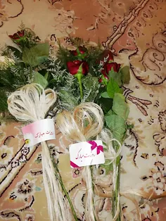 و اینم گل هایی ک به مناسبت روز دختر هدیه گرفتممم مرررسی