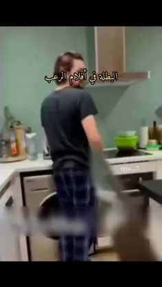 دخترا در فیلم های ترسناک 😅😂