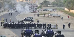 نیروهای امنیتی بحرین برای متفرق کردن زنانی که به نشانه هم