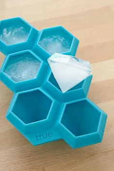 قالب بسیار جالب یخ که تکه های یخ را به صورت الماس در می آ
