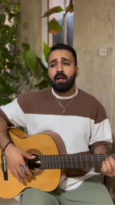 خواننده عرب هستش چه قشنگ آهنگ محسن یگانه رو خوند 👌